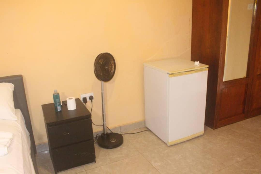 Debora Guest House Freetown Exterior foto
