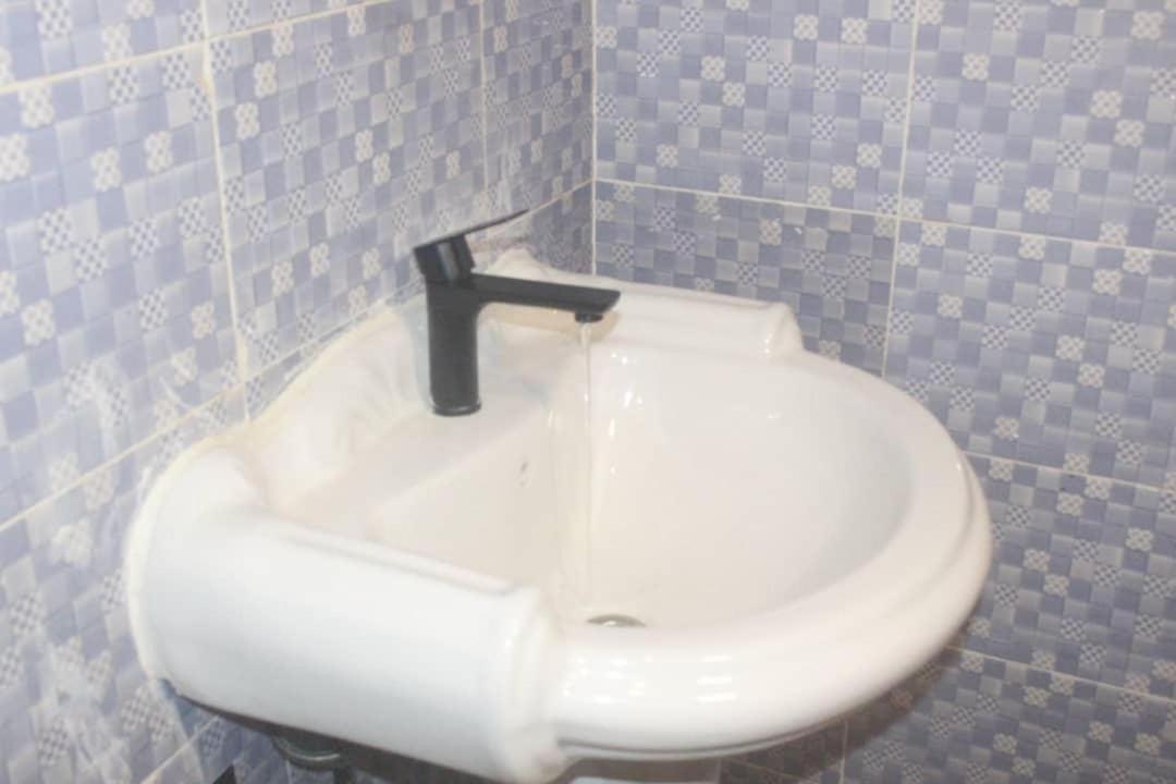 Debora Guest House Freetown Exterior foto